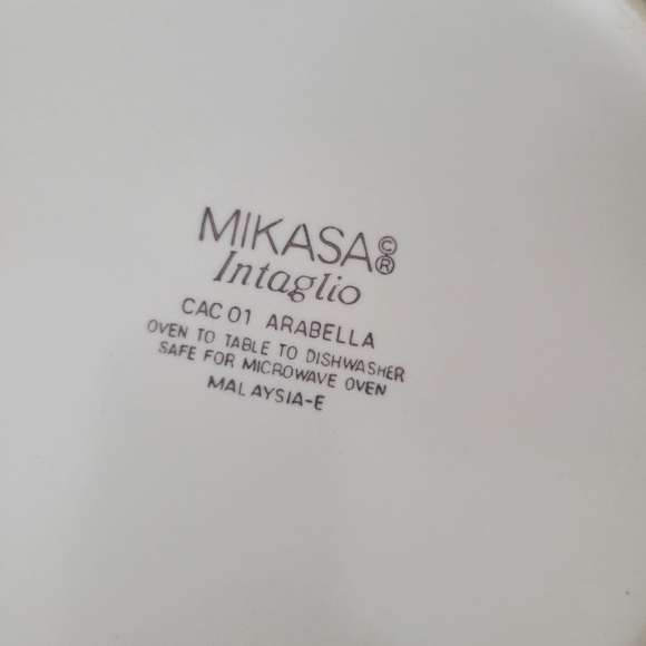 Mikasa Intaglio Arabella Round Vegetable "Oven to Table" Baking Bowl  8 3/8” Dia - Picture 4 of 4